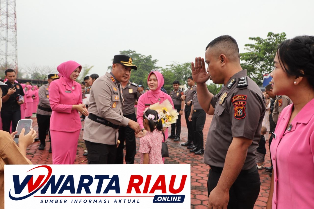 Kapolres Rohil Pimpin Upacara Kenaikan Pangkat, 65 Personel Didorong Tingkatkan Profesionalisme